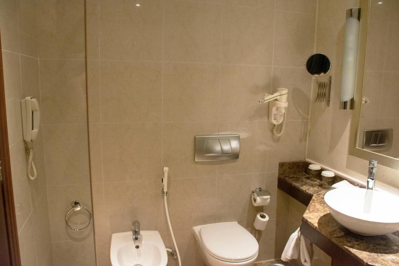 吉达 Al Corniche酒店 外观 照片 Bathroom with bidet